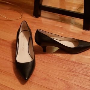 Black pumps